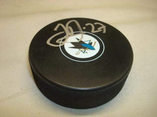 Joonas Donskoi assinou o San Jose Sharks Hockey Puck autografado 1A - Pucks autografados da NHL