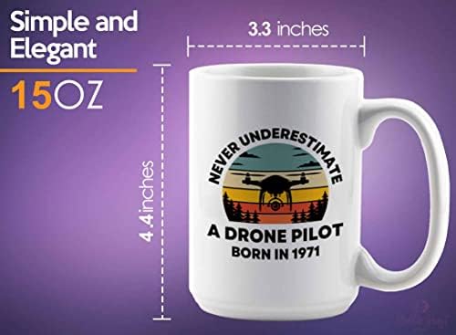 Bubble Abraços 1971 Caneca de café de aniversário 15oz White, Drone Pilot nascido em 1971-51º presente de aniversário Tirando