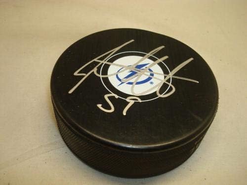 Jake Dotchin assinou Tampa Bay Lightning Hockey Puck autografado 1b - Pucks autografados da NHL