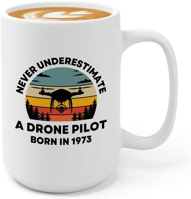 Bubble Abraços 1973 Caneca de café de aniversário 15oz White, Drone Pilot nascido em 1973-49th Birthday Gift Turn9