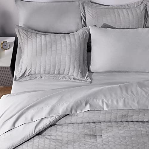 Conjunto de edredom de Cozylux King Seersucker com folhas de cama cinza clara em uma bolsa 7 peças de camas de temporada