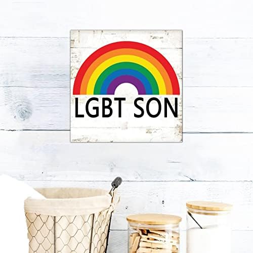 Decstic LGBT Pride Wood Sign Vintage LBGT Son Placa de parede Orgulho e orgulhosa decoração de parede pendurando placa de placa para